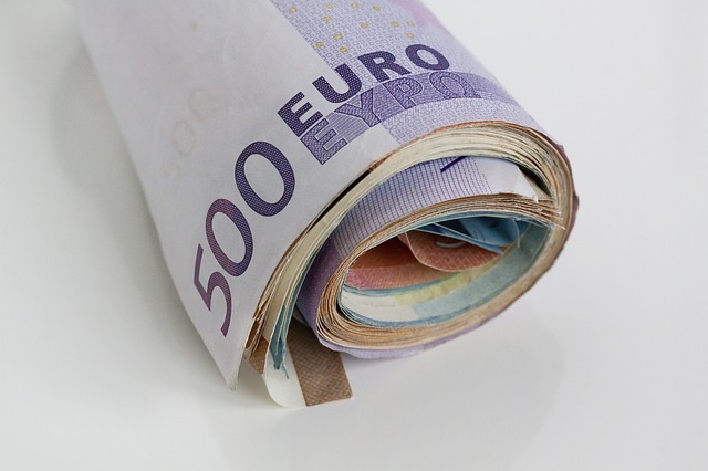 geldbündel-scheine-500-euro